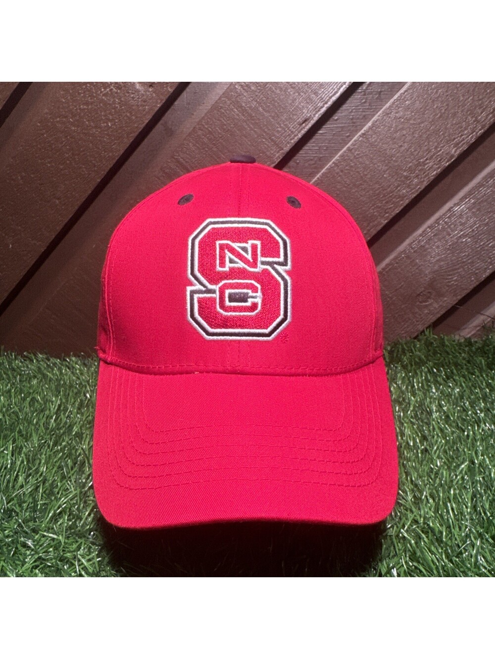 NC State Wolfpack Hat Captivating Headwear 1-Stop Strapback Red College Cap Vtg